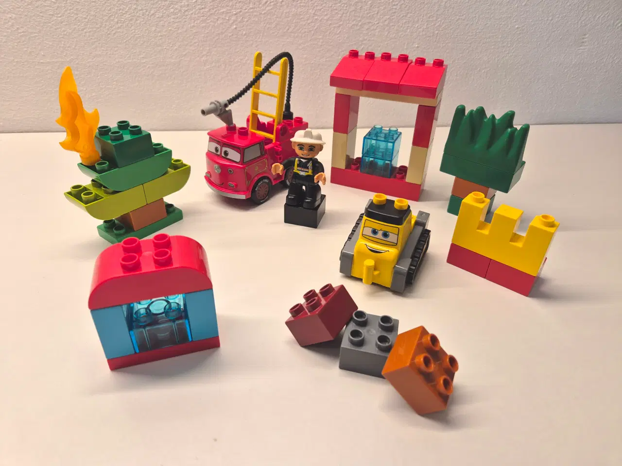 Billede 1 - Duplo Disney Cars med Brandbil og Bulldozer 