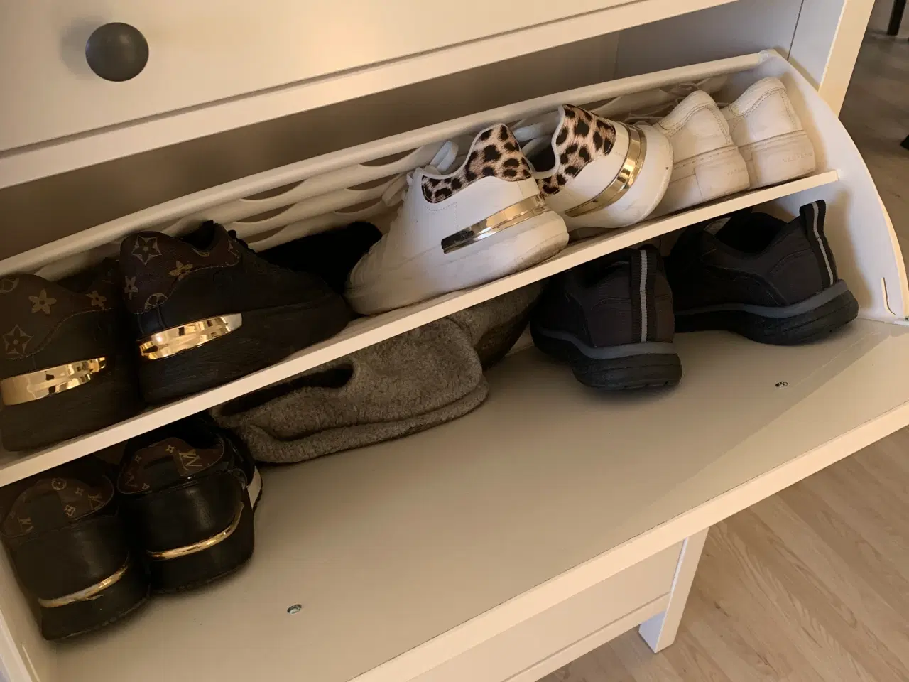Billede 4 - Ikea Hemnes entresæt i hvid.