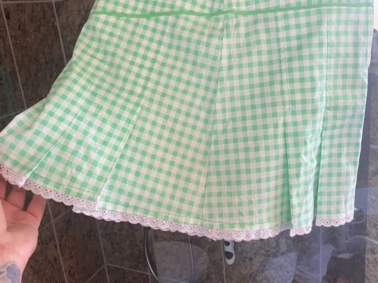 Billede 3 - Grøn nederdel fra Bik Bok str xs
