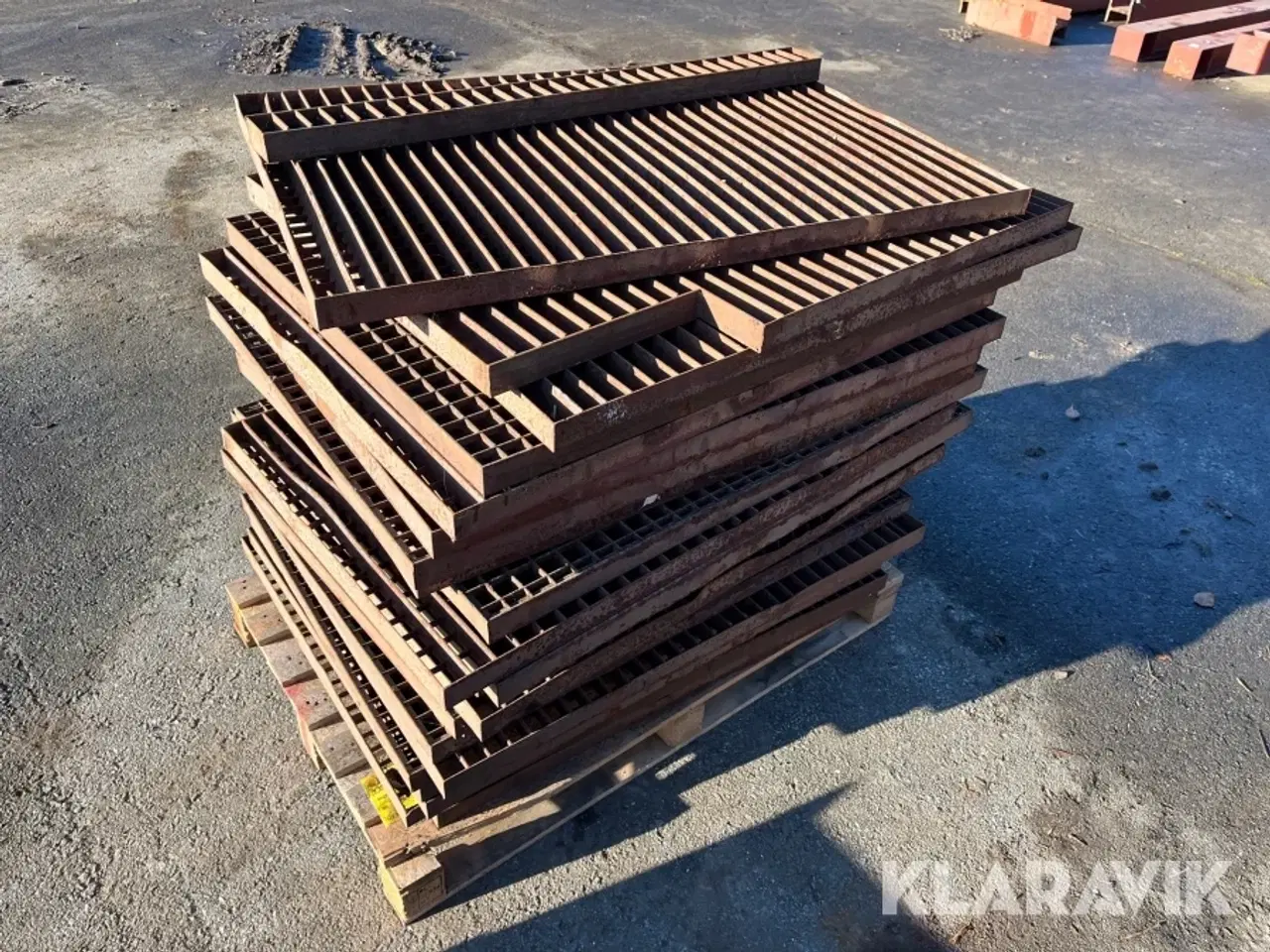 Billede 7 - Stålbjælker, riste og platform