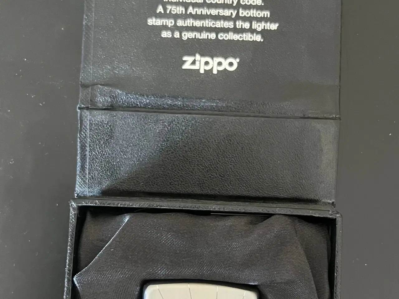 Billede 2 - Zippos 75 års jubilæums lighter  