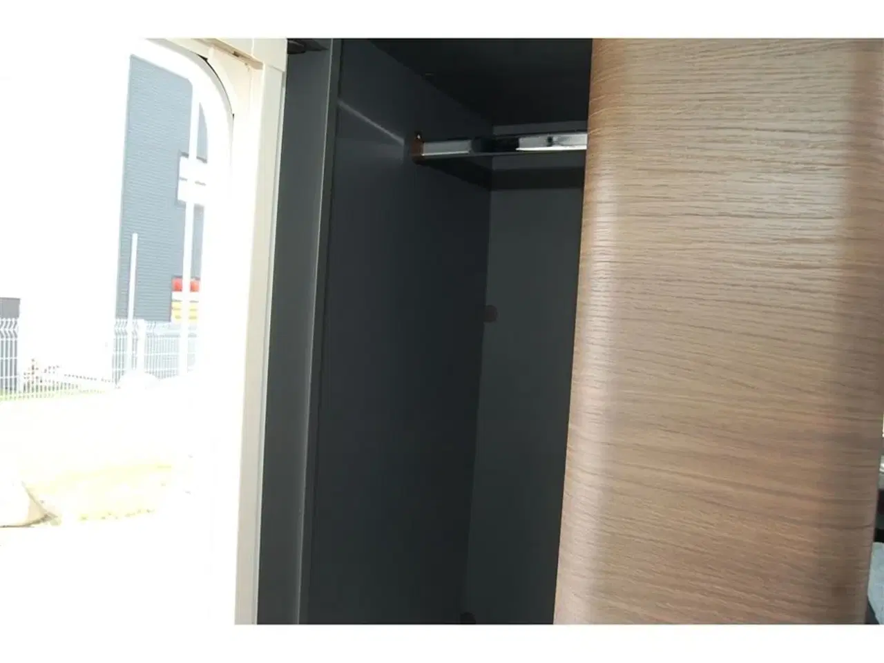 Billede 10 - 2023 - Adria Alpina 663 UK   Dobbeltsengs- og køjevogn, rundsidde-gruppe, ALDE varme, Truma Aircon. vandbåren gulv-varme,
