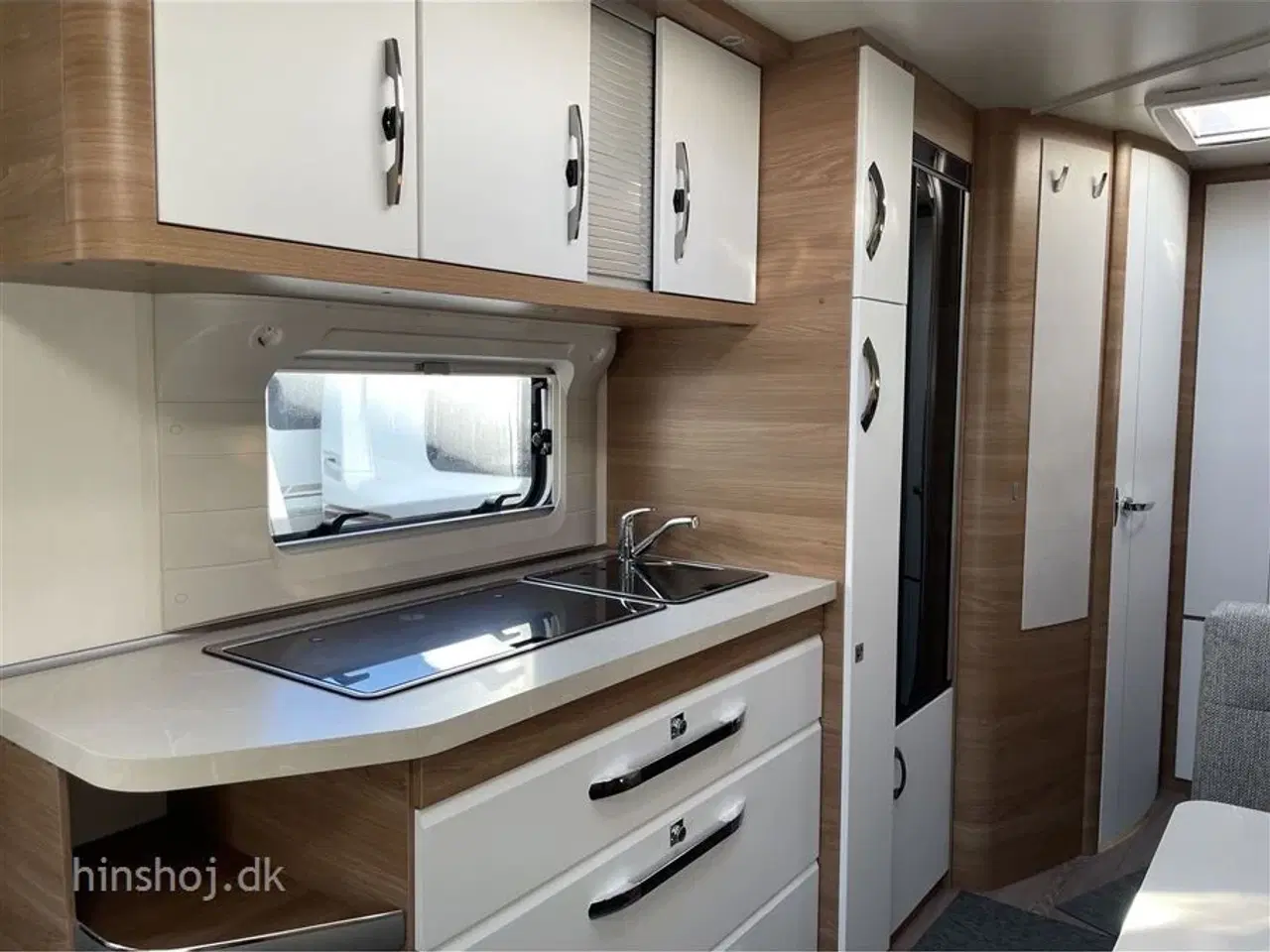 Billede 2 - 2023 - Hobby De Luxe 545 KMF   Hobby 545 KMF med  køjer og dobbeltseng  fra Hinshøj Caravan