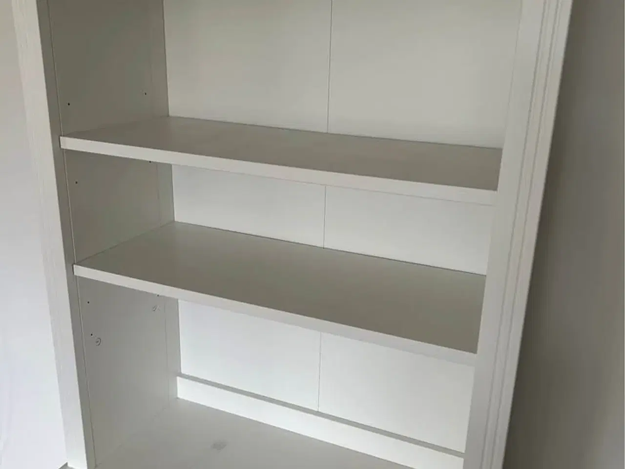 Billede 3 - IKEA Hvid Reol Skab