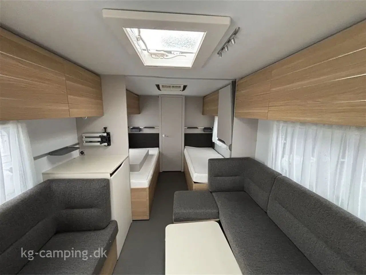 Billede 6 - 2021 - Adria Adora 613 HT Alde   Flot Adria Adora 613 HT – udstyret med Alde, Cirrus 300 telt, Mover, Aircon og ATC