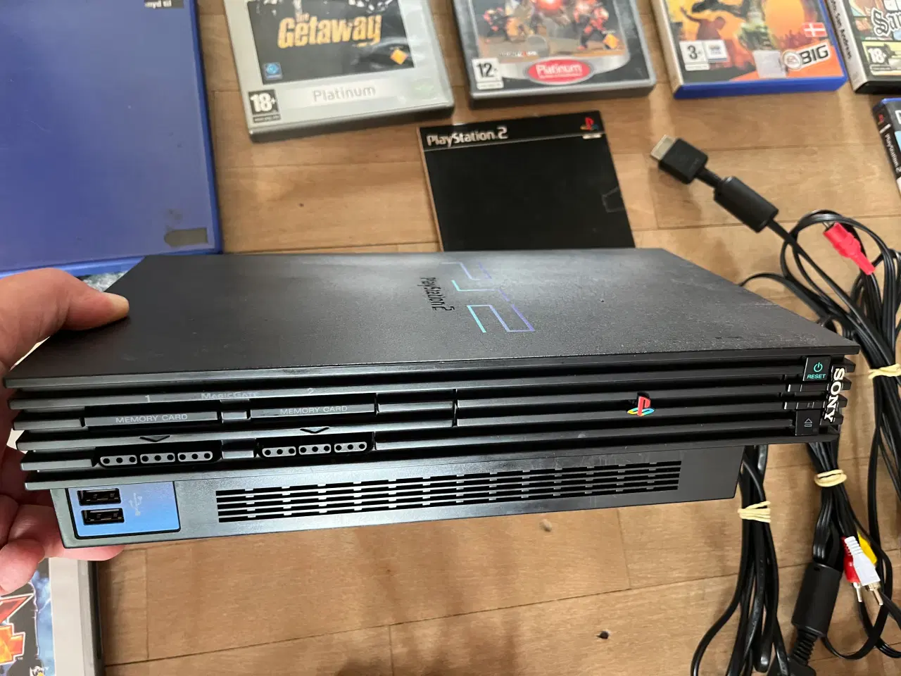 Billede 3 - Playstation 2 Fat, m. 2 Controllere og 12 Spil