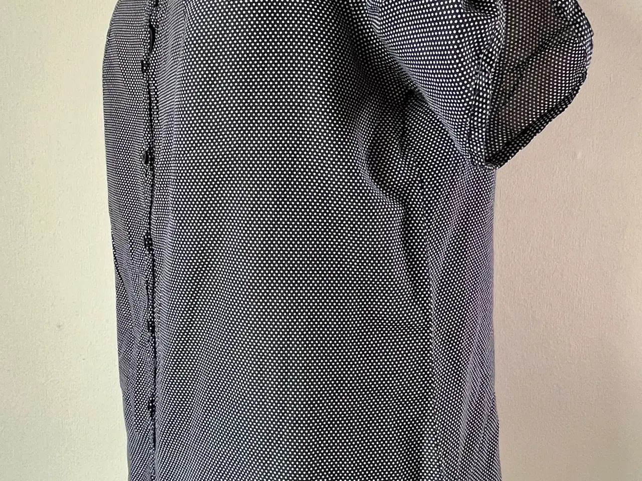 Billede 4 - Armani, prikket bluse, str L
