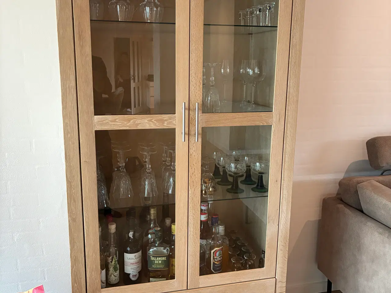 Billede 1 - Flot vitrineskab i massiv eg