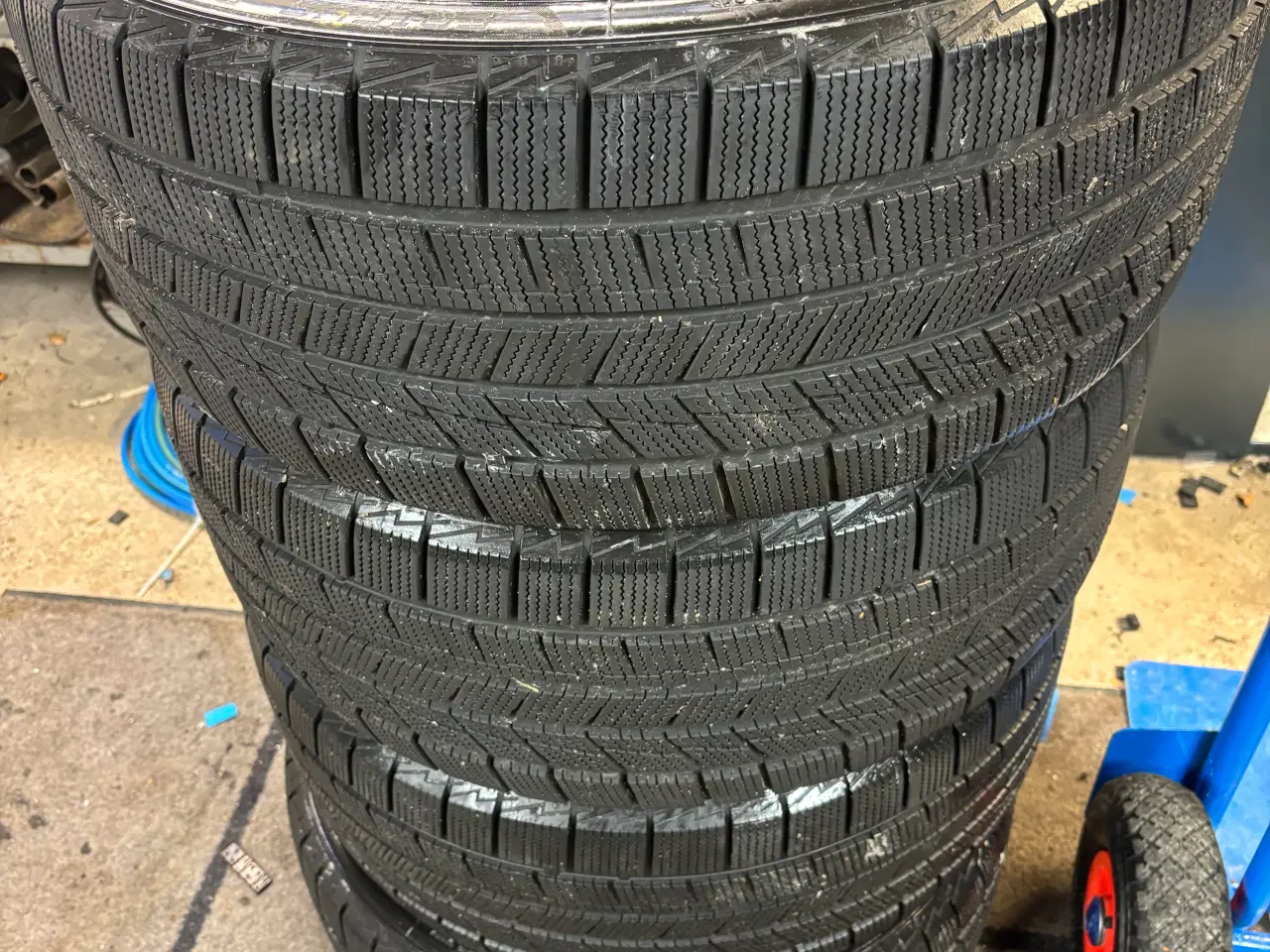 Billede 1 - 235/35R20 92V Frigus vinterdæk