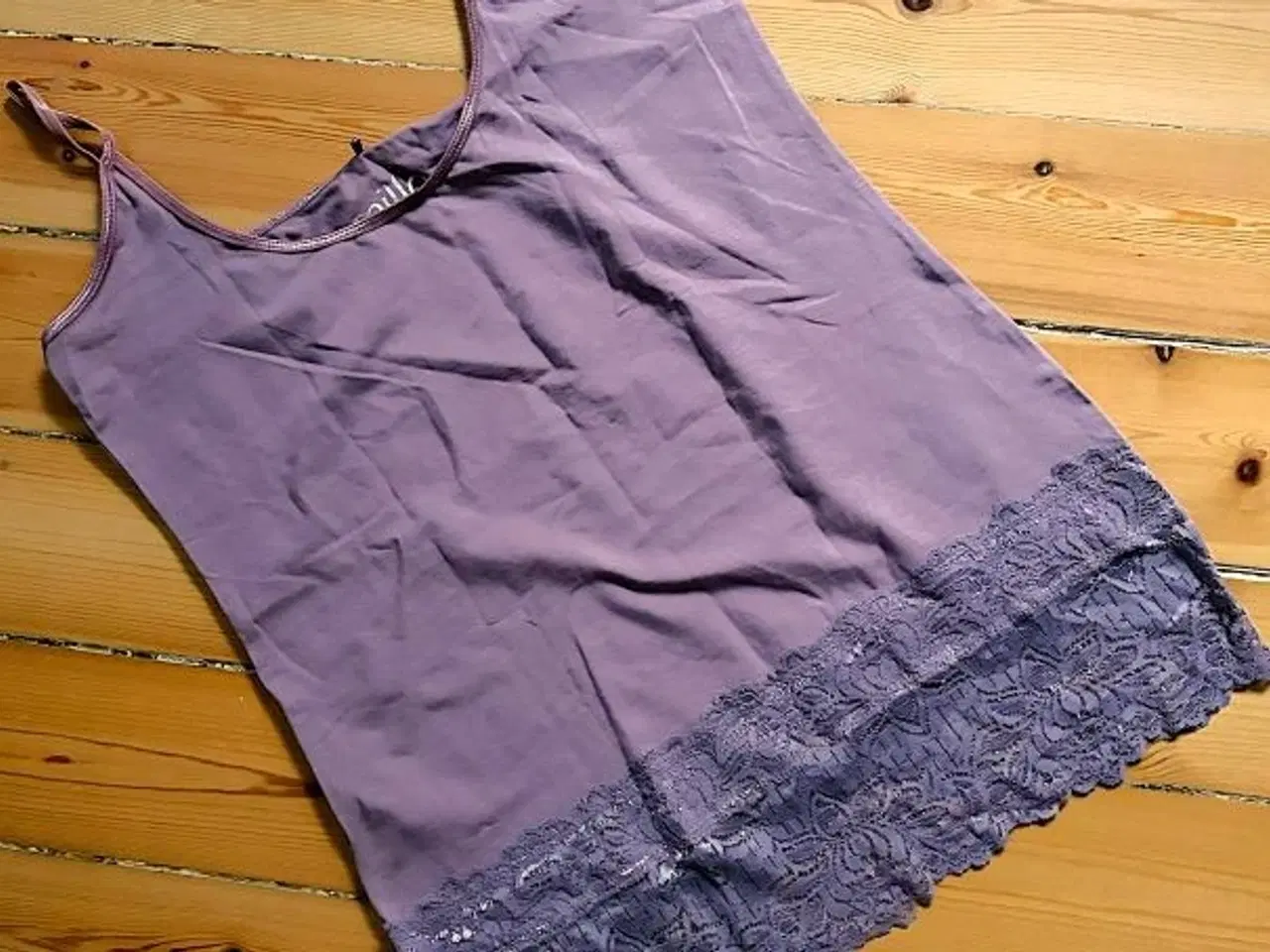 Billede 4 - 2 toppe fra Milla. Uden og med lange ærmer.