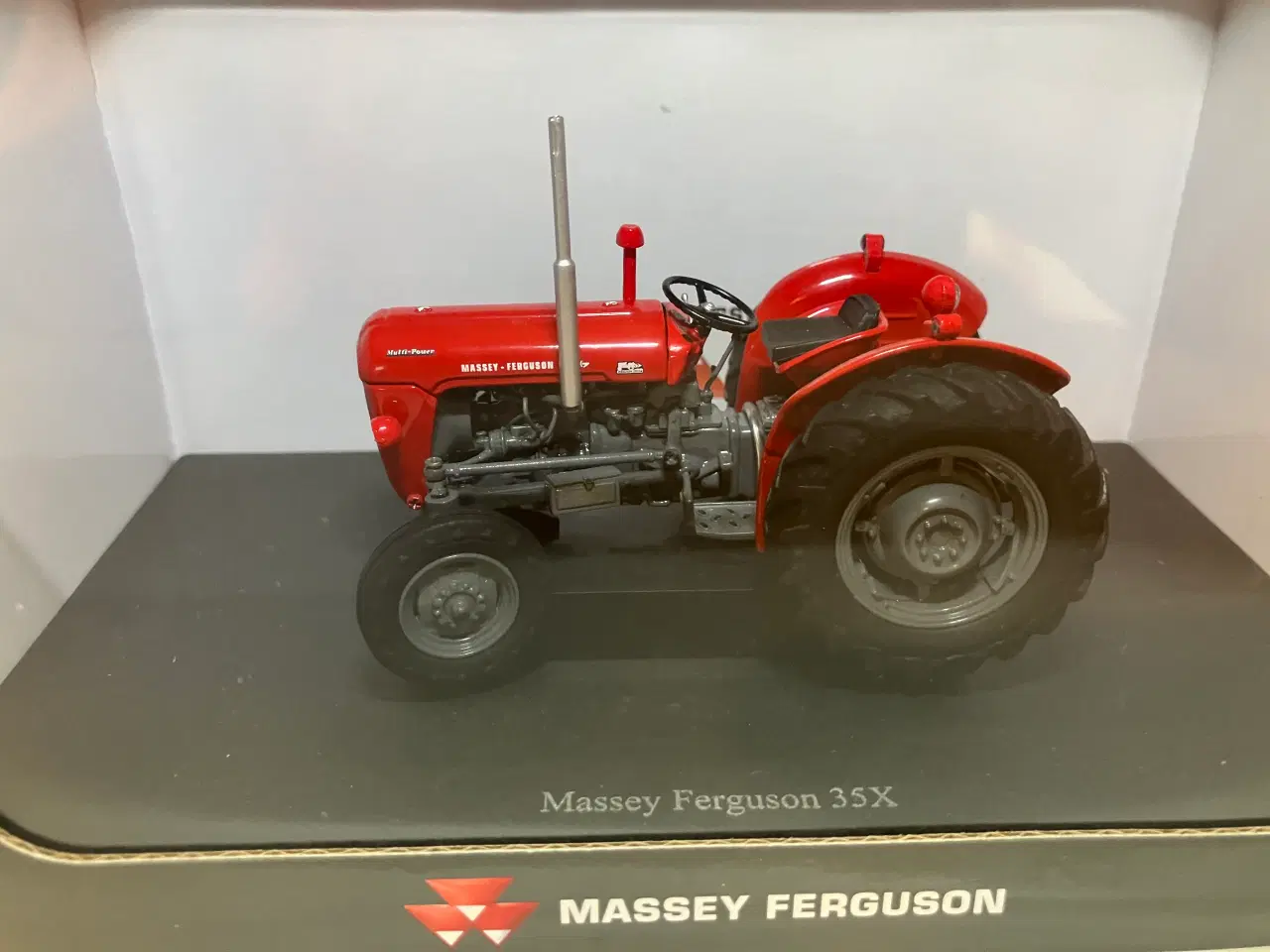 Billede 1 - 1:32 Massey Ferguson 35X 3 cyl Perkins diesel