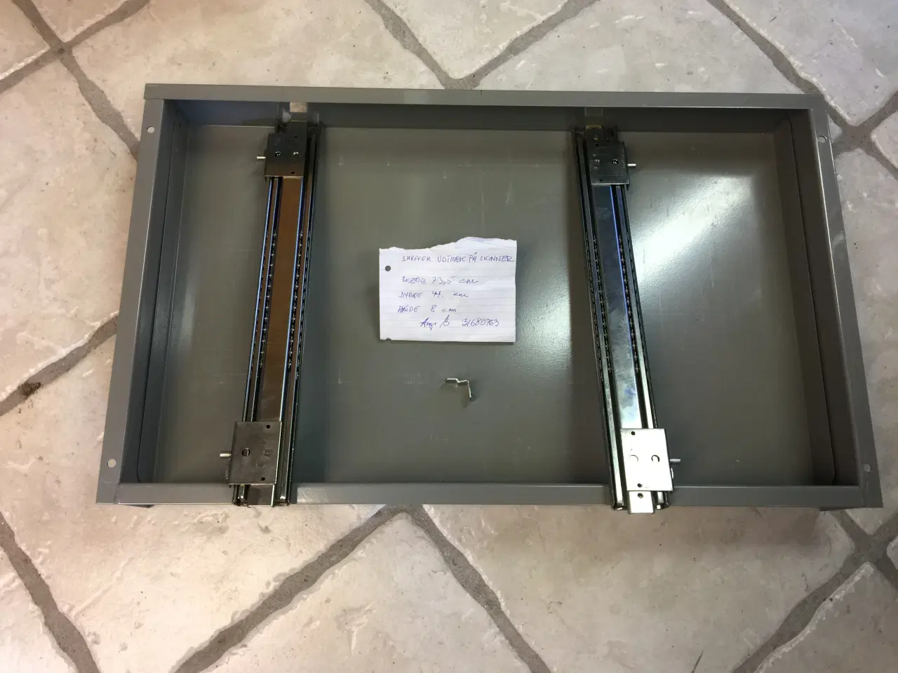 Billede 1 - Industriskabe i metal med 3hylder  