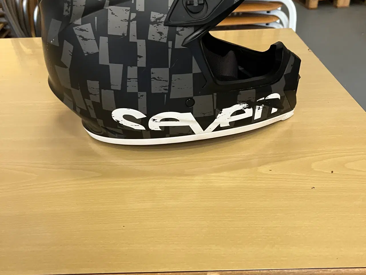 Billede 2 - Seven Crosshjelm - Sort og hvid