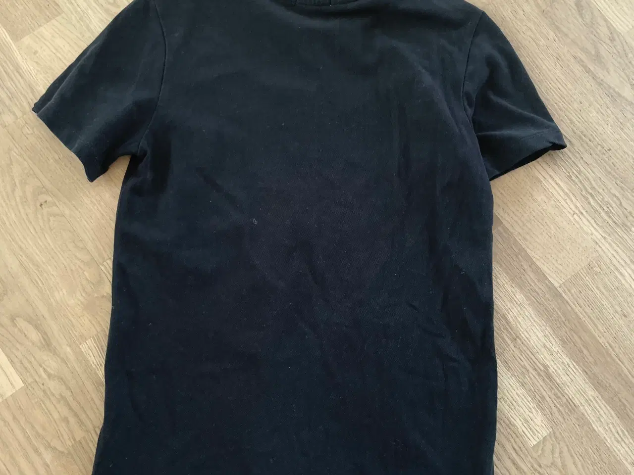 Billede 2 - Sort t-shirt fra Calvin Klein str. 12år