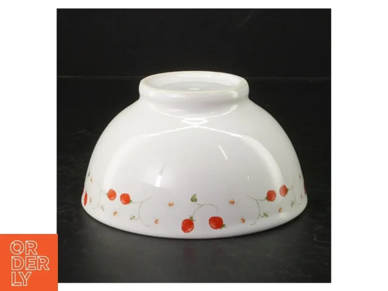 Billede 2 - Hvid porcelænsskål med jordbærmotiv (str. 14,5 cm)