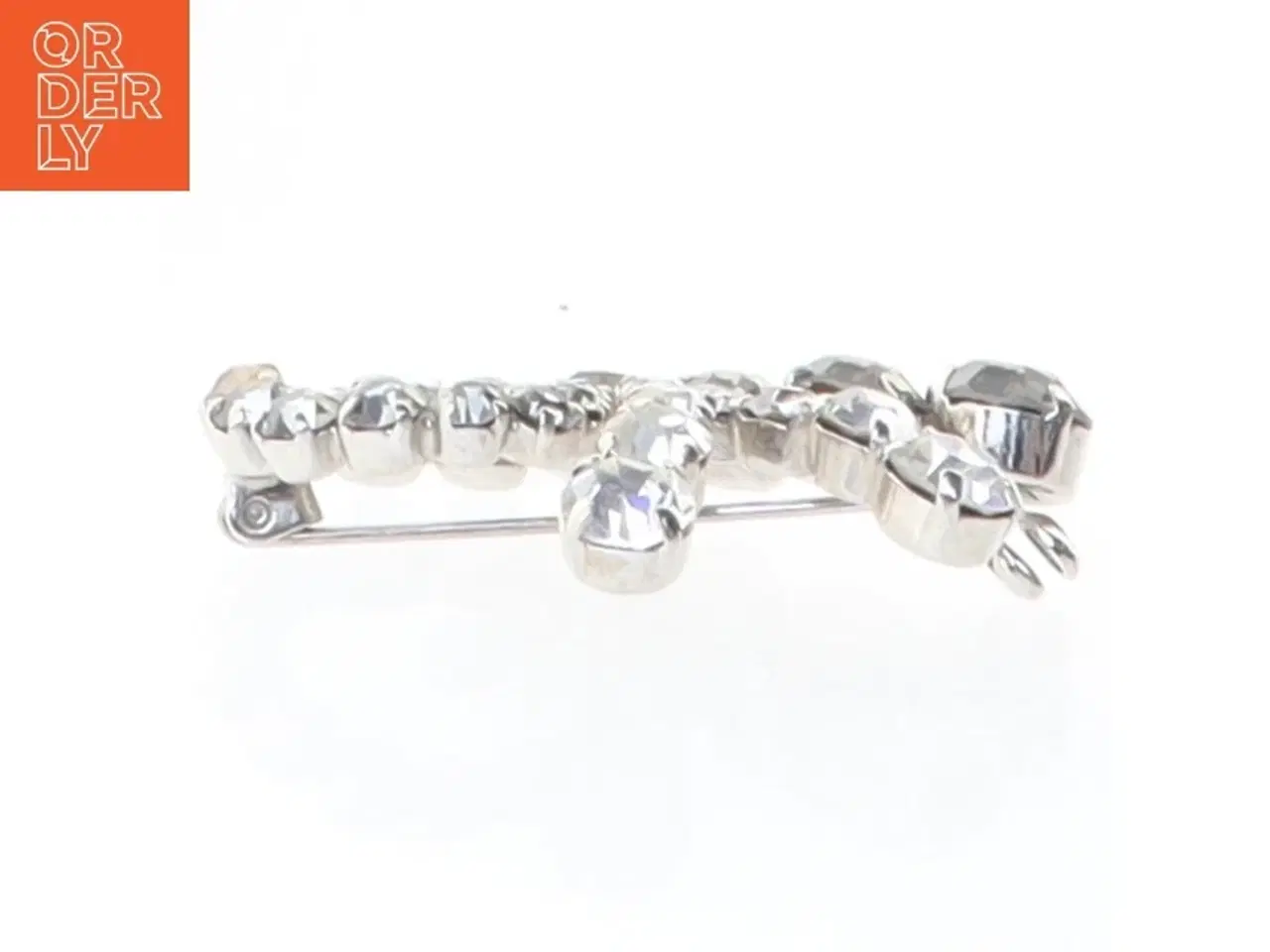 Billede 5 - Sølvfarvet broche med sten (str. 4 cm)