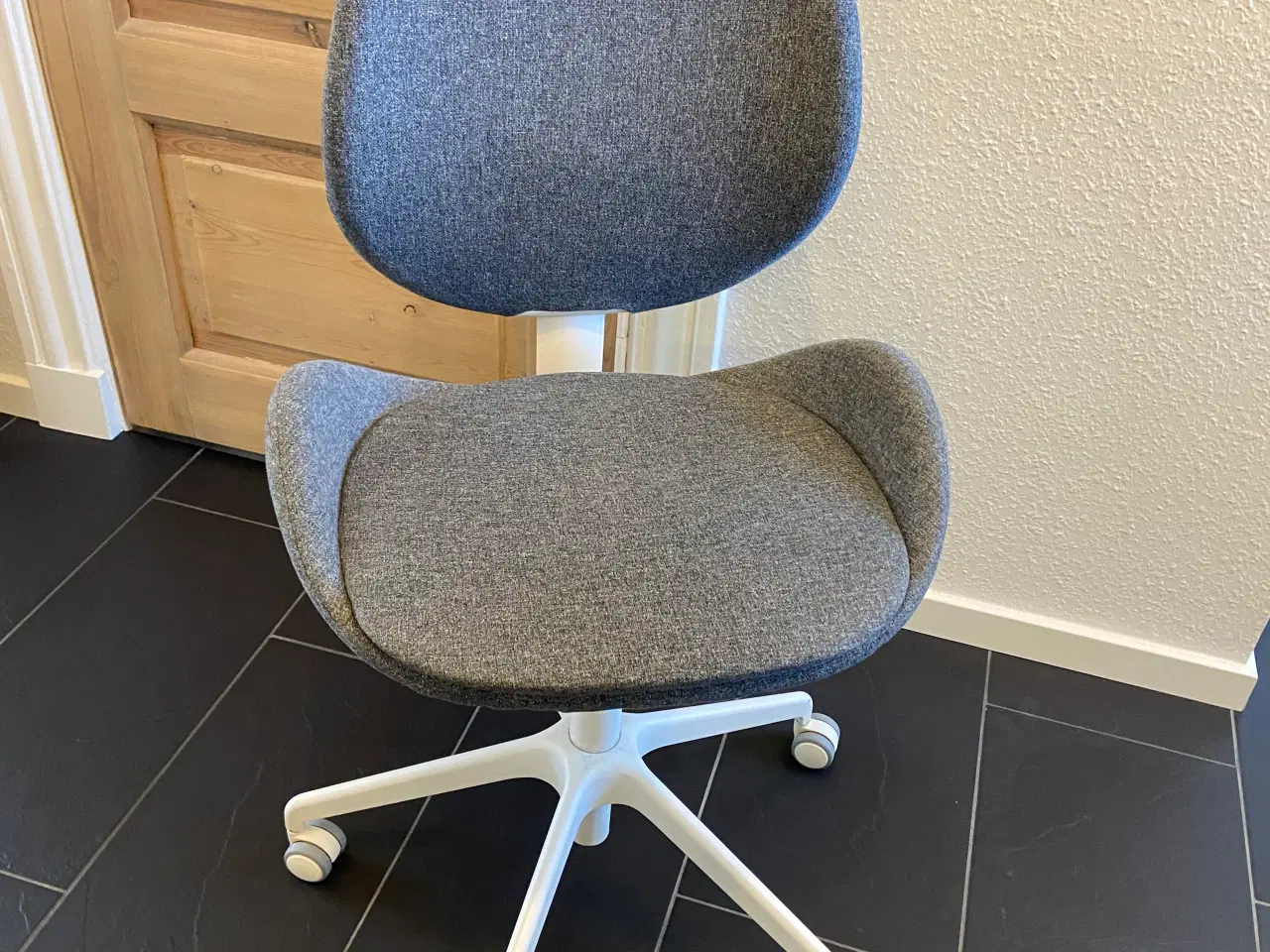 Billede 2 - IKEA Hattefjäll kontorstol grå med hjul