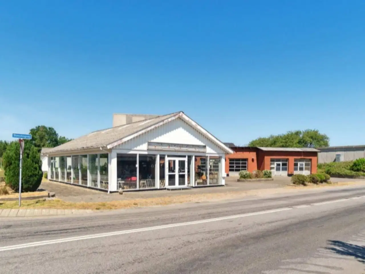 Billede 2 - Ejendom med Autoværksted 