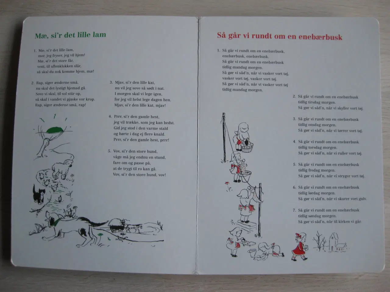 Billede 3 - DE små synger - stor bog med papsider ;-)