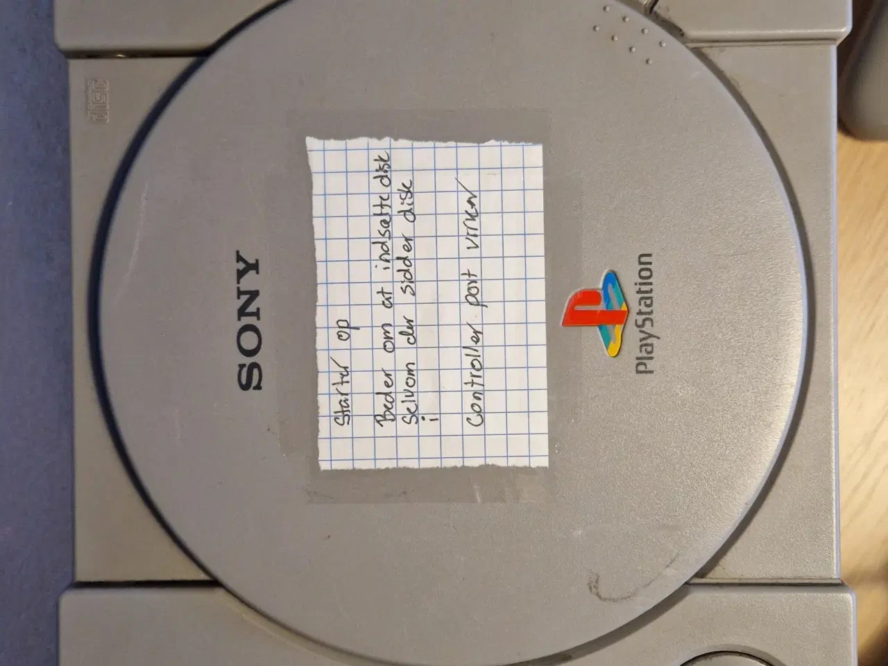 Billede 6 - 🎮 3 stk. Sony PlayStation 1 (PS1) + 2 controllere