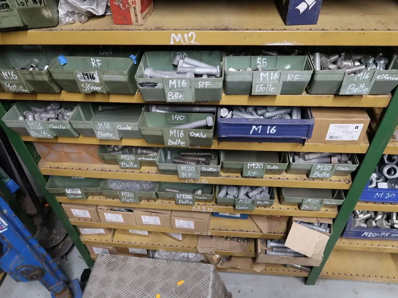 Billede 5 - 2 fag lagerreoler med div. Bolte (svejseslanger medfølger ikke)