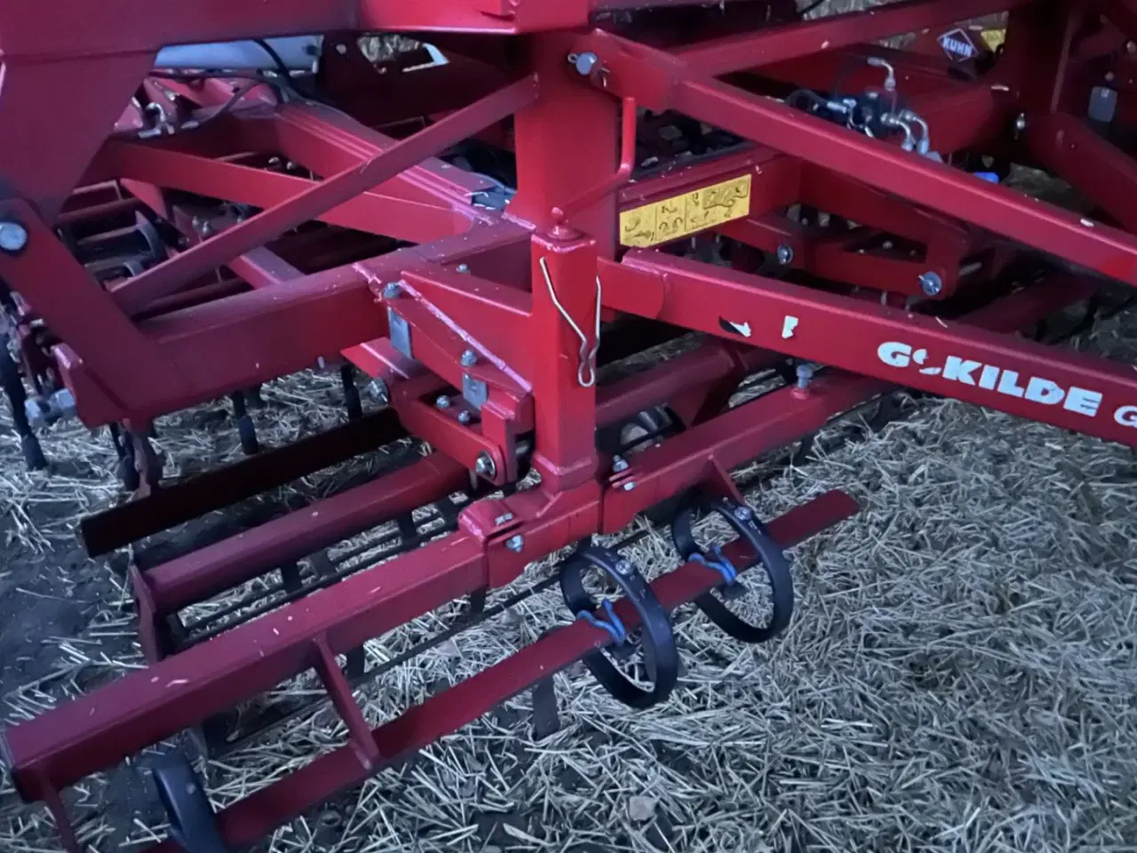 Billede 4 - Kongskilde SP7000 med CROSKILL tromle bagerst. Velegnet til roer og andre speciel afgrøder.