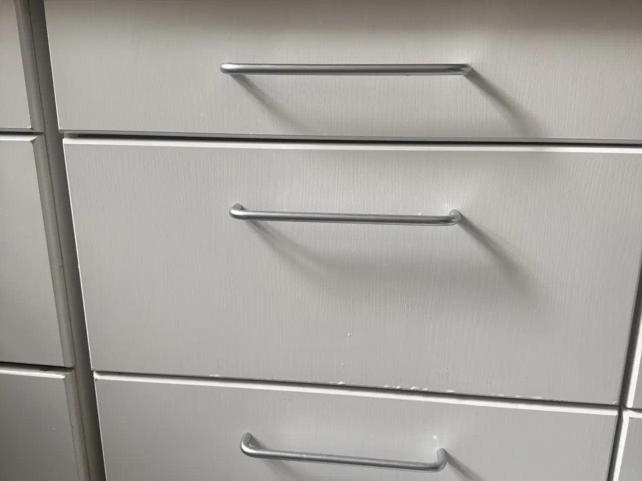 Billede 4 -  Helt gratis køkken med ovn, køleskab og flisegulv