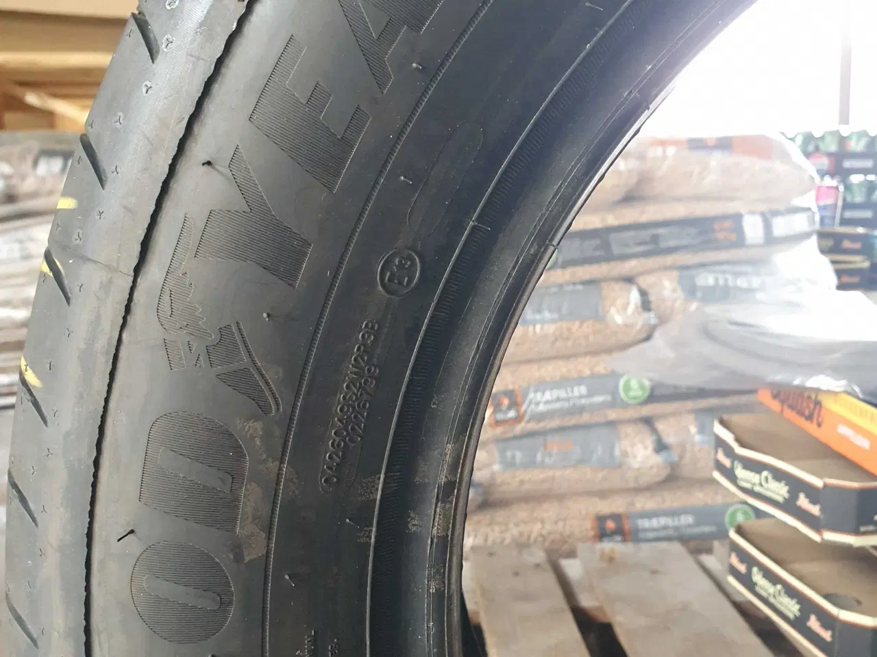 Billede 1 - Goodyear 215/60-17" sommerdæk 