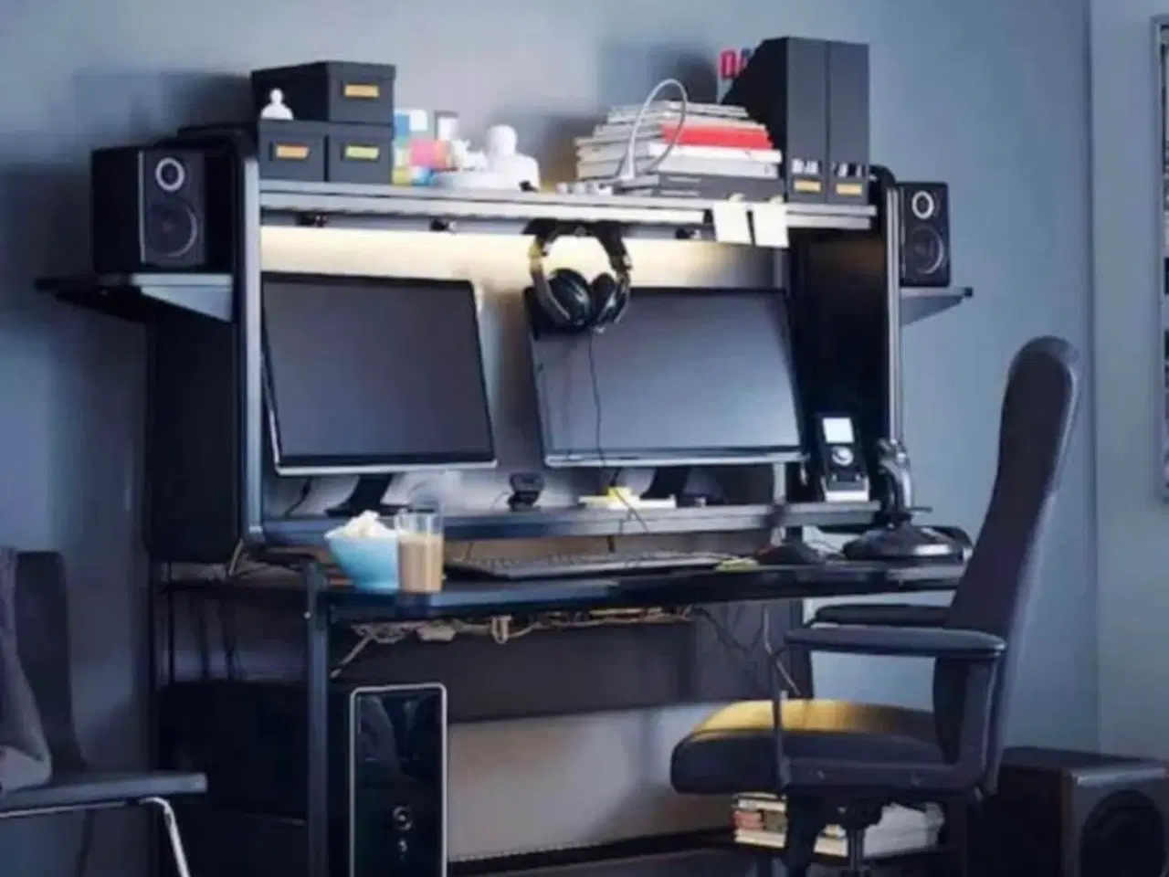 Billede 1 - Gaming desk with shelves 185×146 cm black