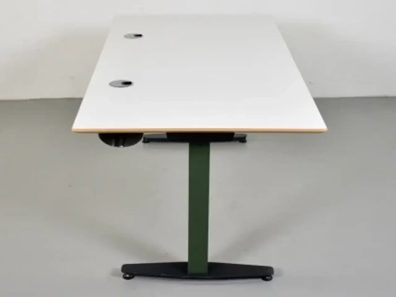 Billede 4 - Hæve-/sænkebord fra duba b8 med hvid plade og grønt stel