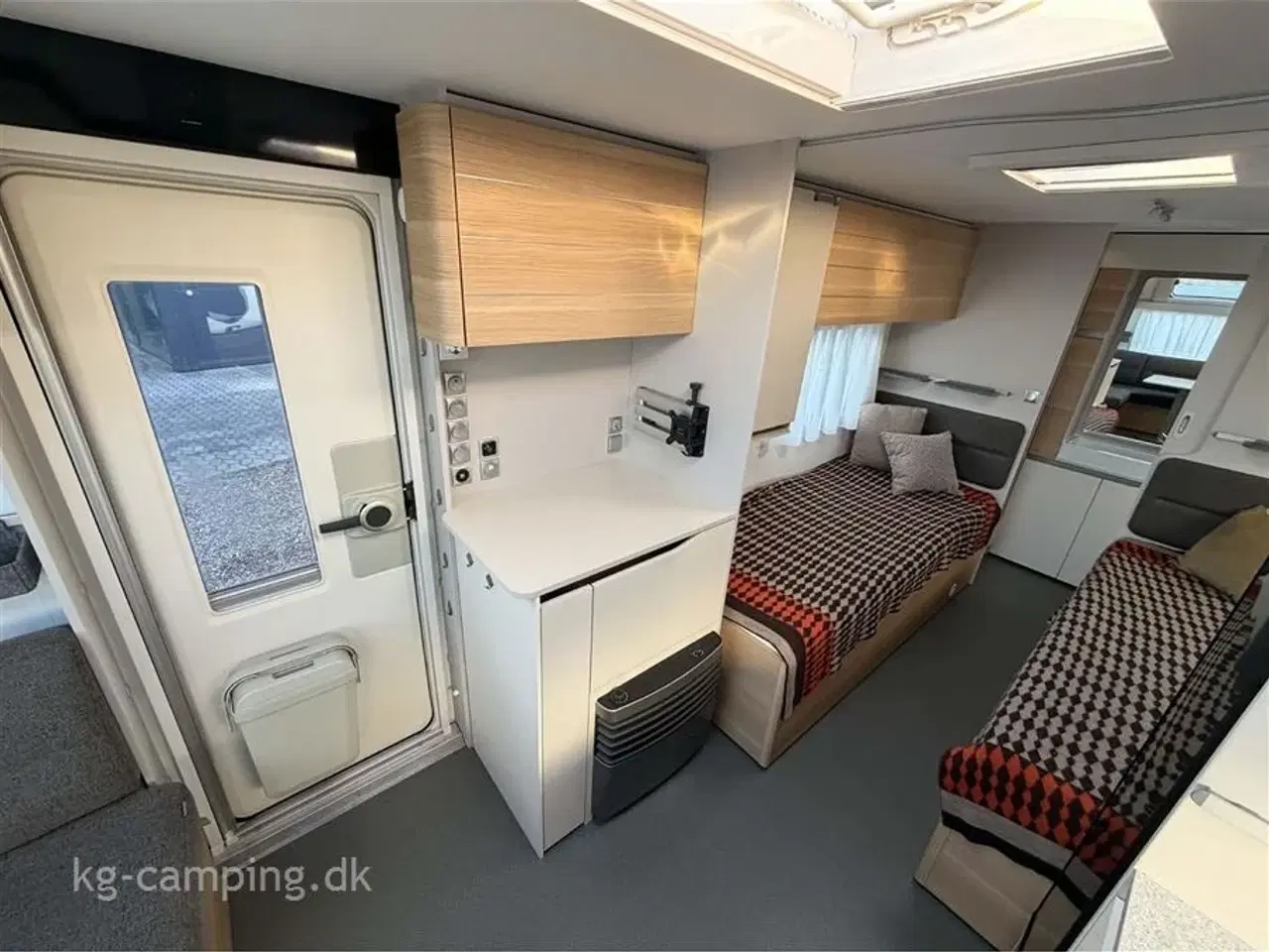 Billede 6 - 2021 - Adria Adora 572 UT   Flot enkeltsengsvogn med mover og soltelt. Velholdt og mulighed for nedvejning til 1700 KG