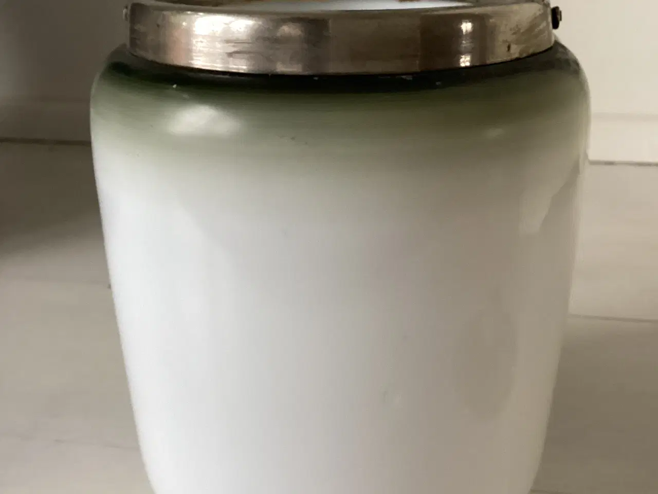 Billede 7 - Ældre opaline glas’ kiksespand 