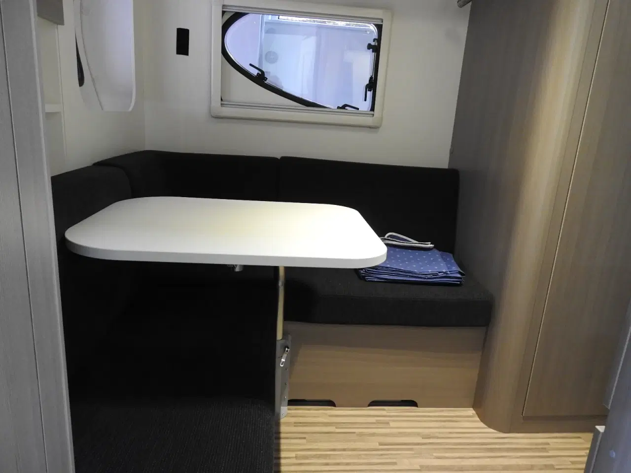 Billede 5 - Adria Action m. fortelt