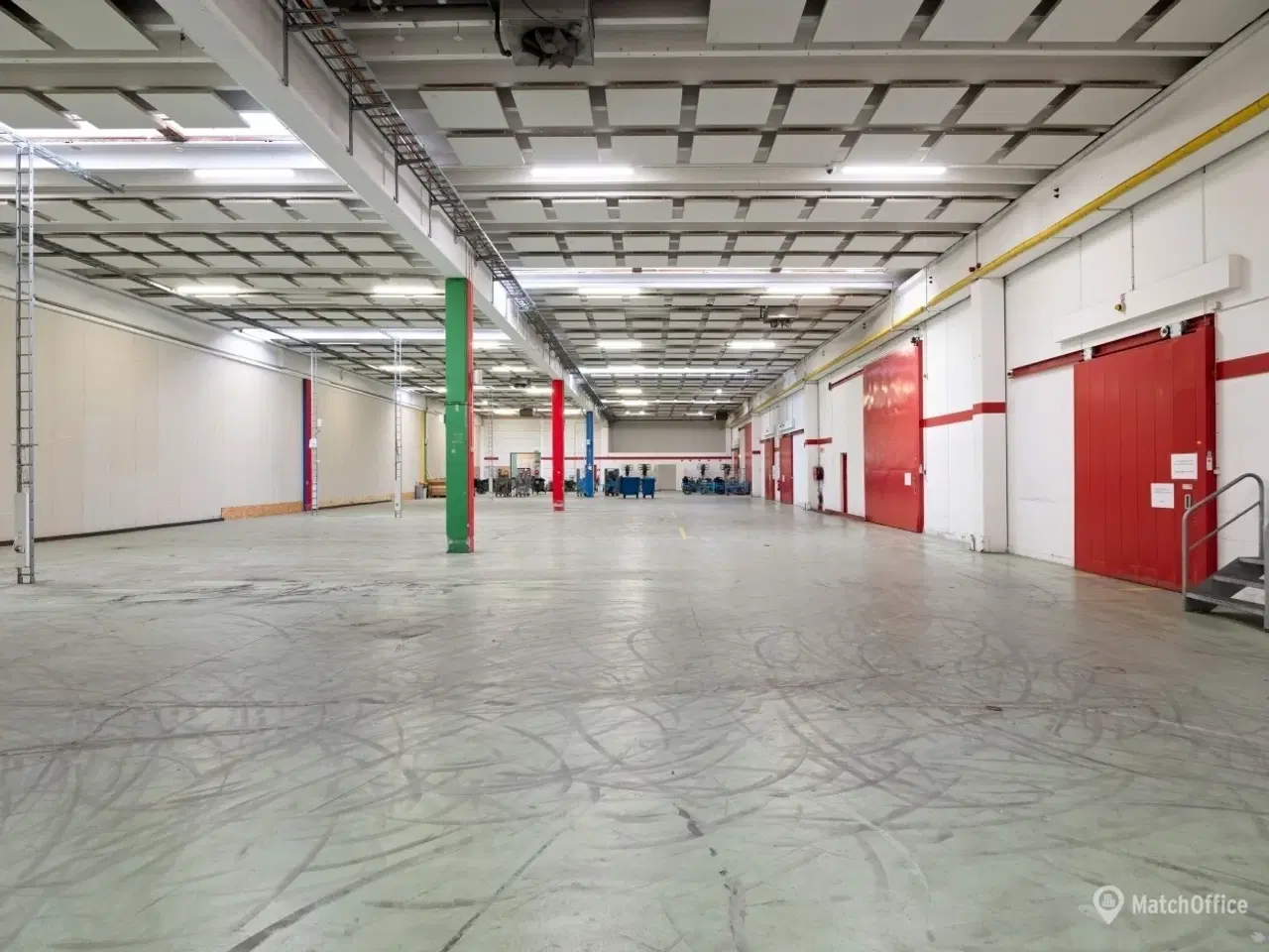 Billede 13 - Højloftet lager m. 26 porte