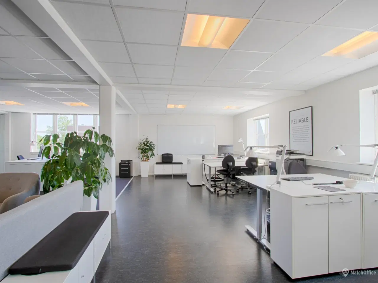 Billede 9 - Lækkert lyst kontorlejemål/showroom/undervisningslokaler centralt i Herlev