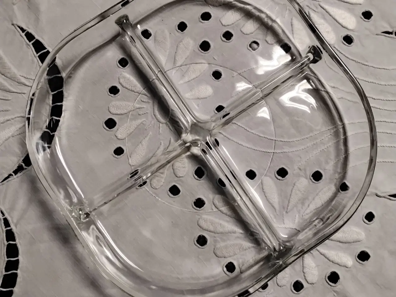 Billede 1 - Cabaretfad / rumopdelt fad i klar glas - ø 23,5cm