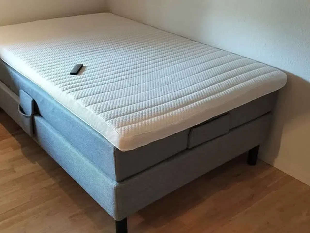 Billede 1 -  Elevationsseng sælges billigt - ca. 3 år gammel 