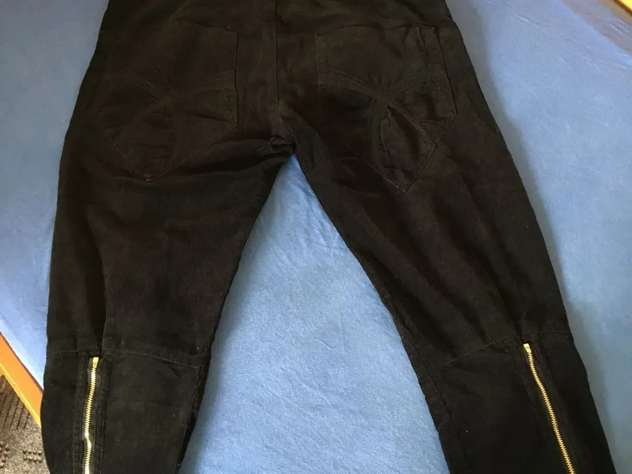 Billede 4 - Sort bukser til salg