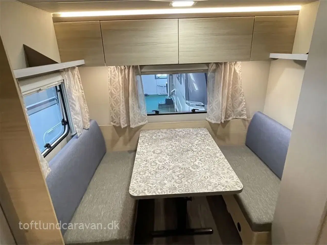 Billede 5 - 2025 - Weinsberg CaraCito 470 EU E-Power   LAV VÆGT. FULDELEKTRISK campingvogn med enkeltsenge. EGENVÆGT KUN 955 KG !!