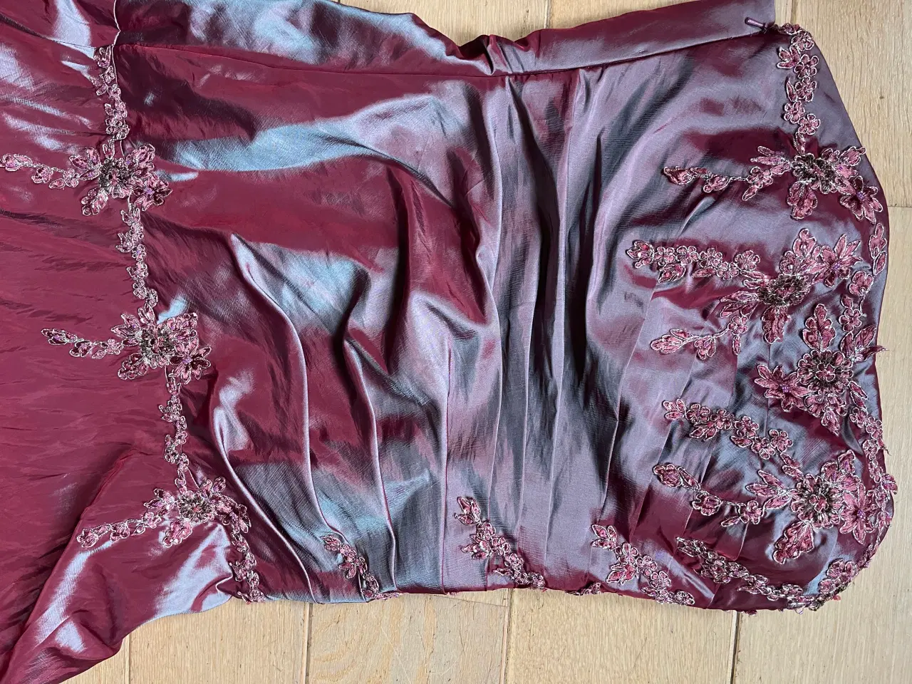 Billede 7 - Gallakjole med smukke detaljer, inkl sjal