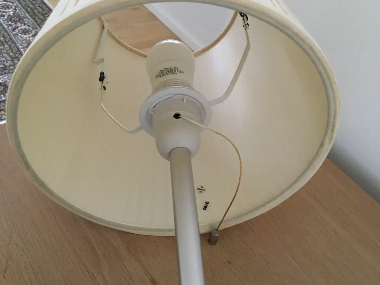 Billede 5 - 2 klassiske og smukke bordlamper på stål fod med s