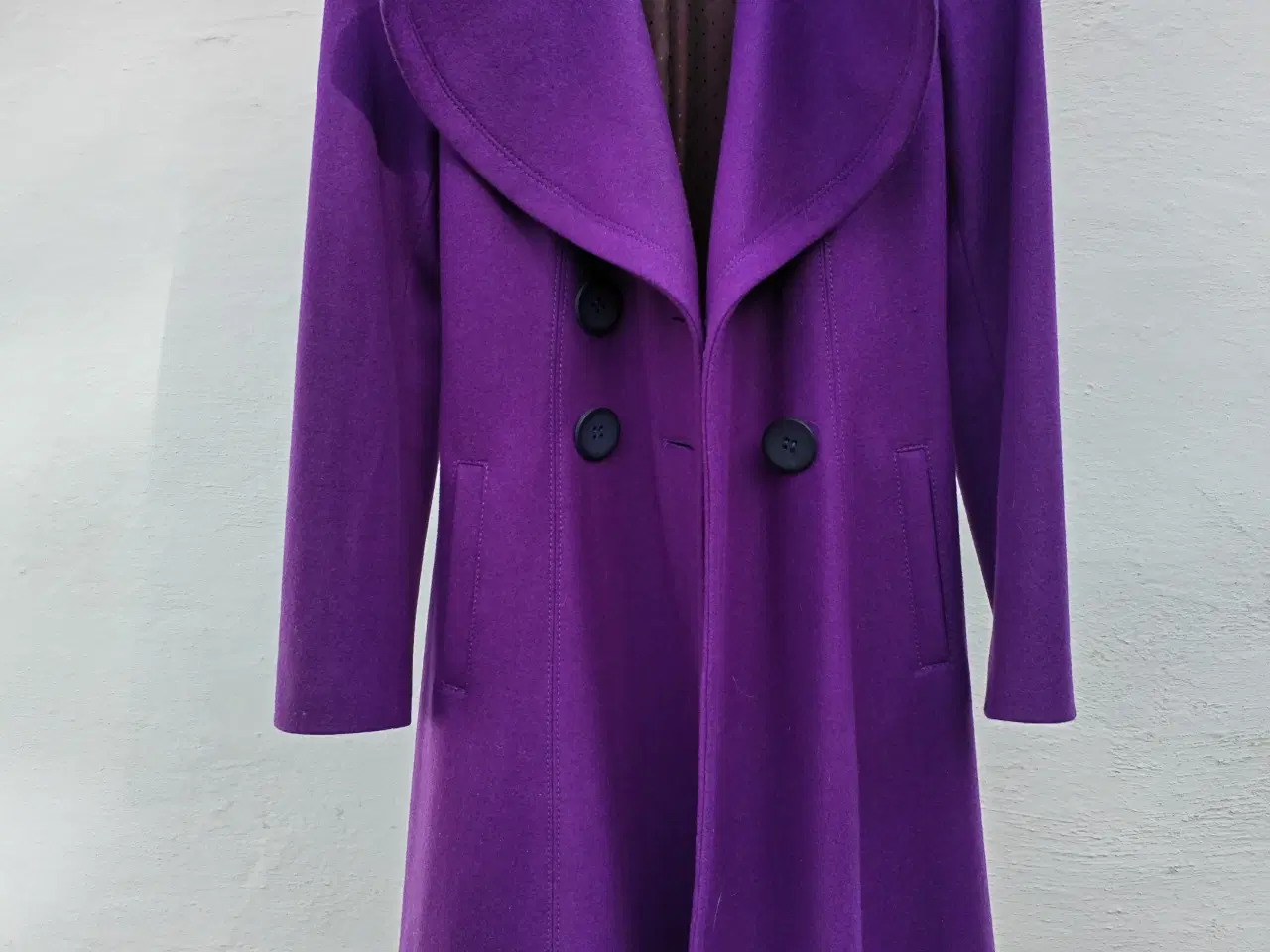 Billede 3 - Ny uldfrakke med markeret talje