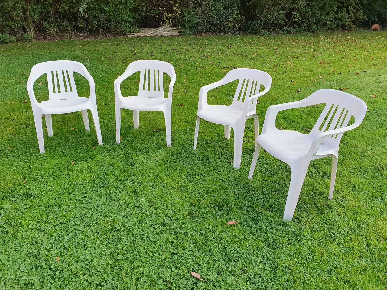 Billede 6 - To haveborde og 4 stabelstole