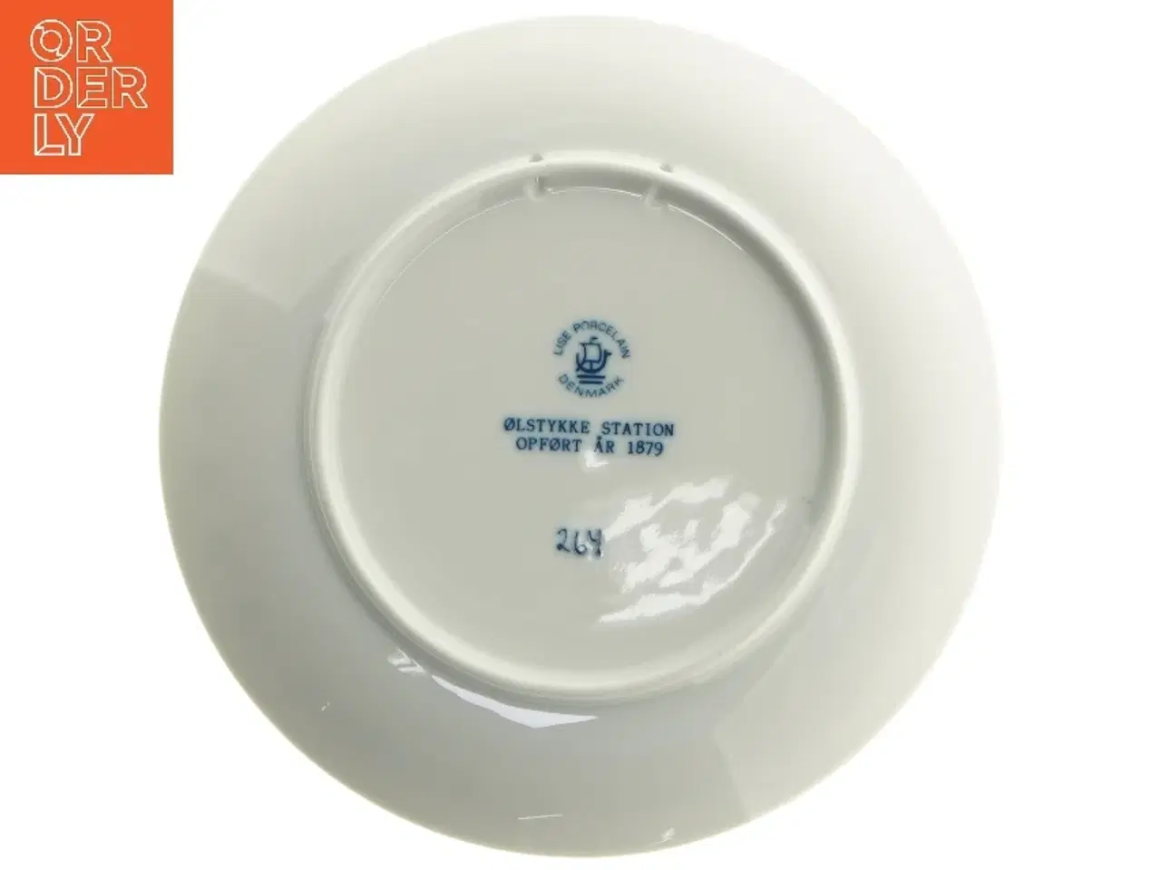 Billede 2 - Porcelænsplatter med Ølstykke Station fra Lise Porcelain (str. Ø 19,5 cm)