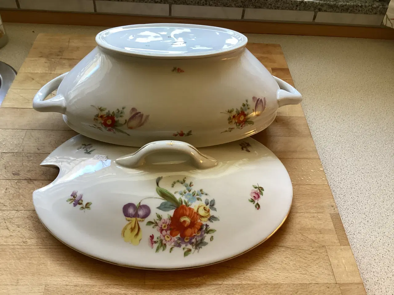 Billede 3 - Stor porcelæns Terrin m/ Blomster København B 7723