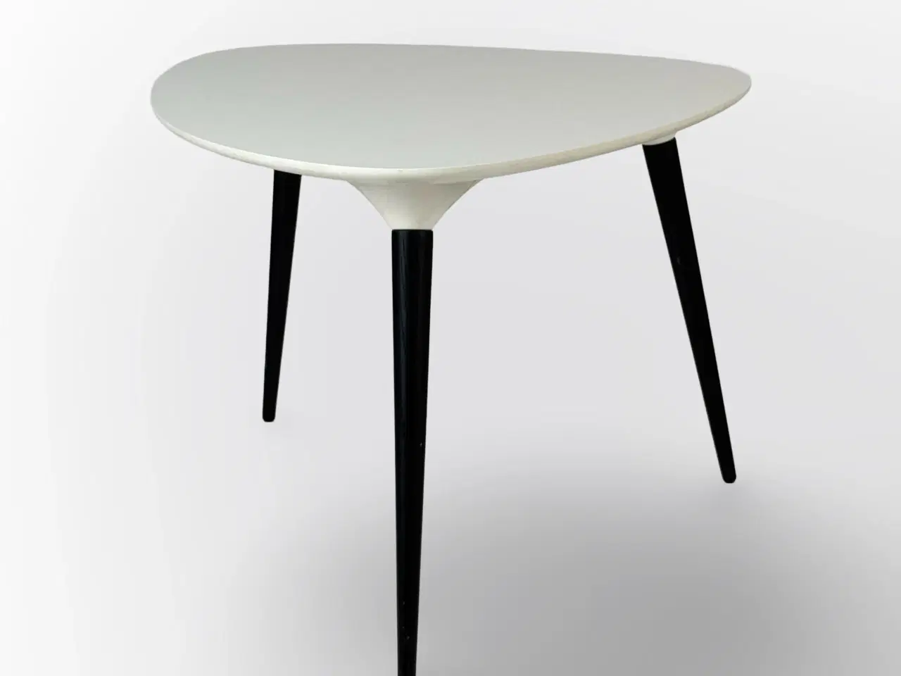 Billede 6 - Fredericia Furniture Icicle Sofabord – Hvid/Sort Stel