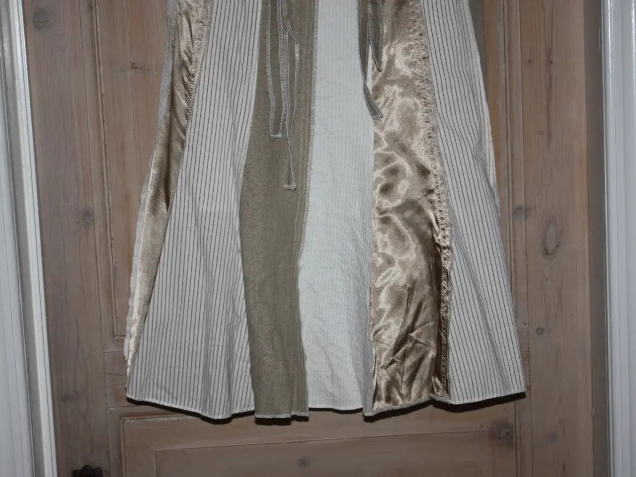 Billede 3 - 2 Biz nederdel str. 38 brugt 1 gang