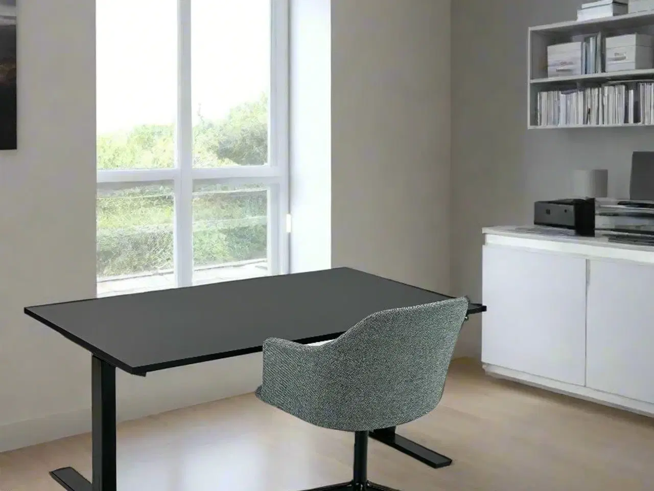 Billede 2 - Hæve/sænkebord 140x80 (Sort) - Linak