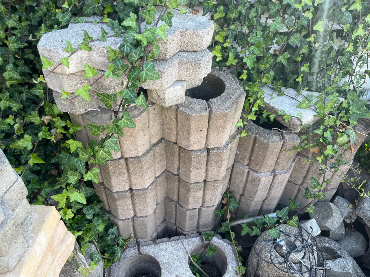 Billede 1 - Assortedere brugte fliser i beton