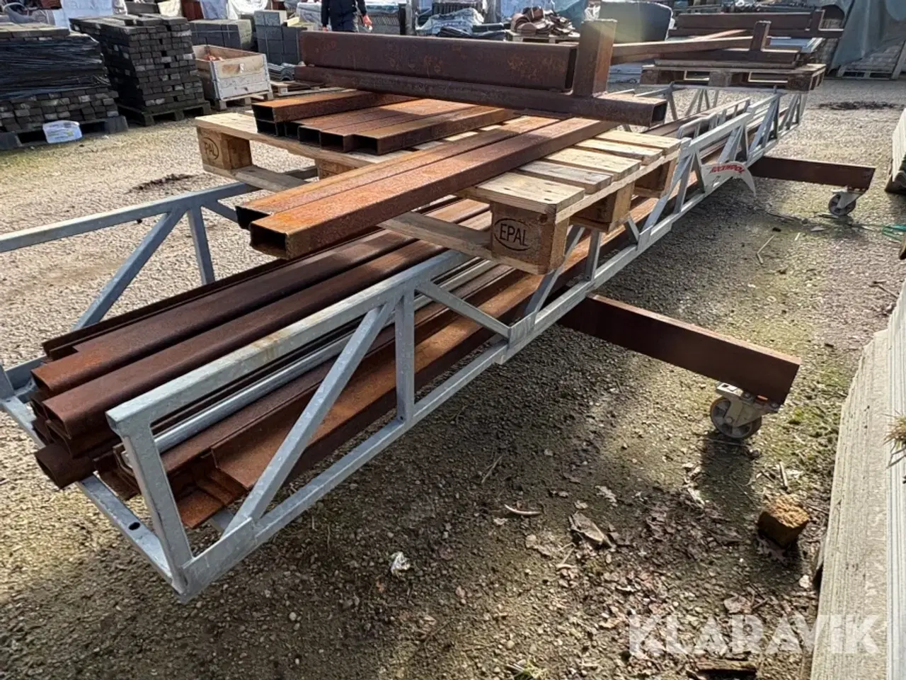 Billede 9 - Jern seng med hjul inklusiv jernprofiler